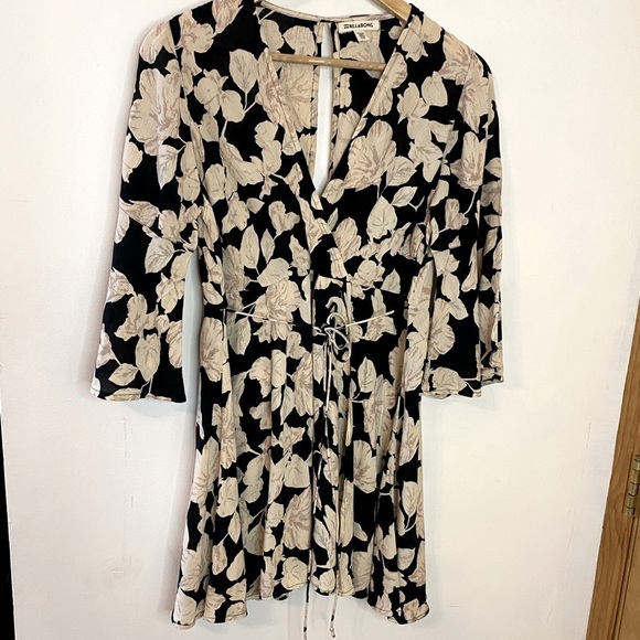 Billabong Faux Wrap Bell Sleeve Floral Mini Dress - Picture 1 of 8